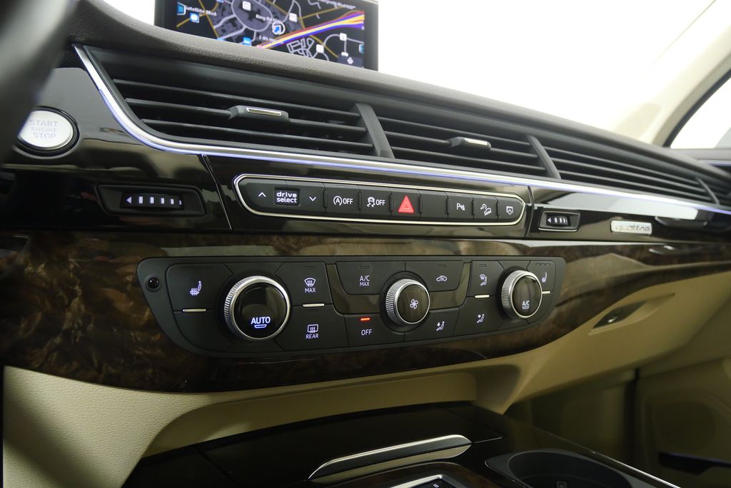 Thumbnail: 2018 Audi Q7 - 25