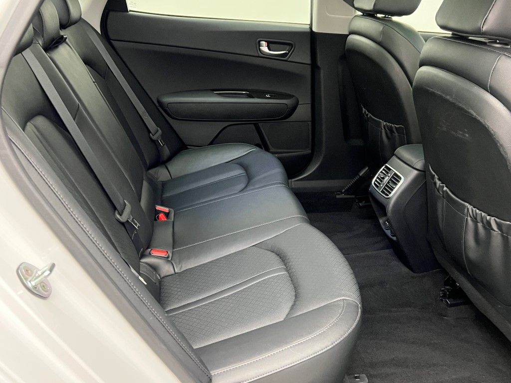 Thumbnail: 2018 Kia Optima - 15