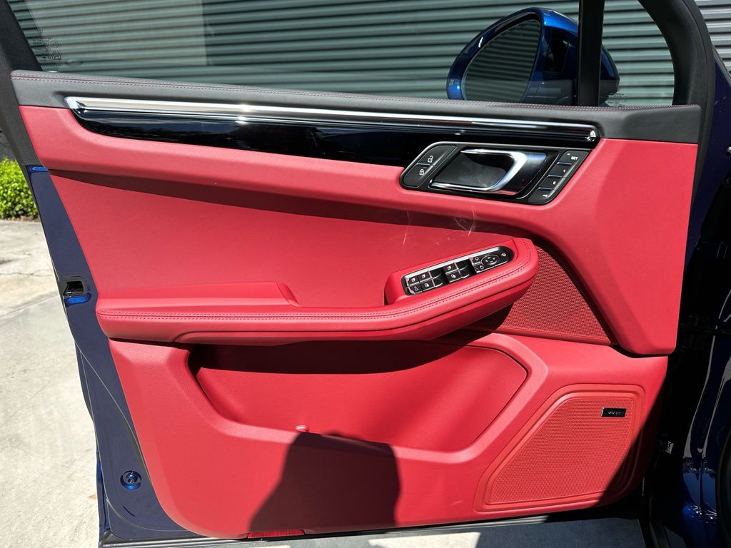 Thumbnail: 2026 Porsche Macan - 19