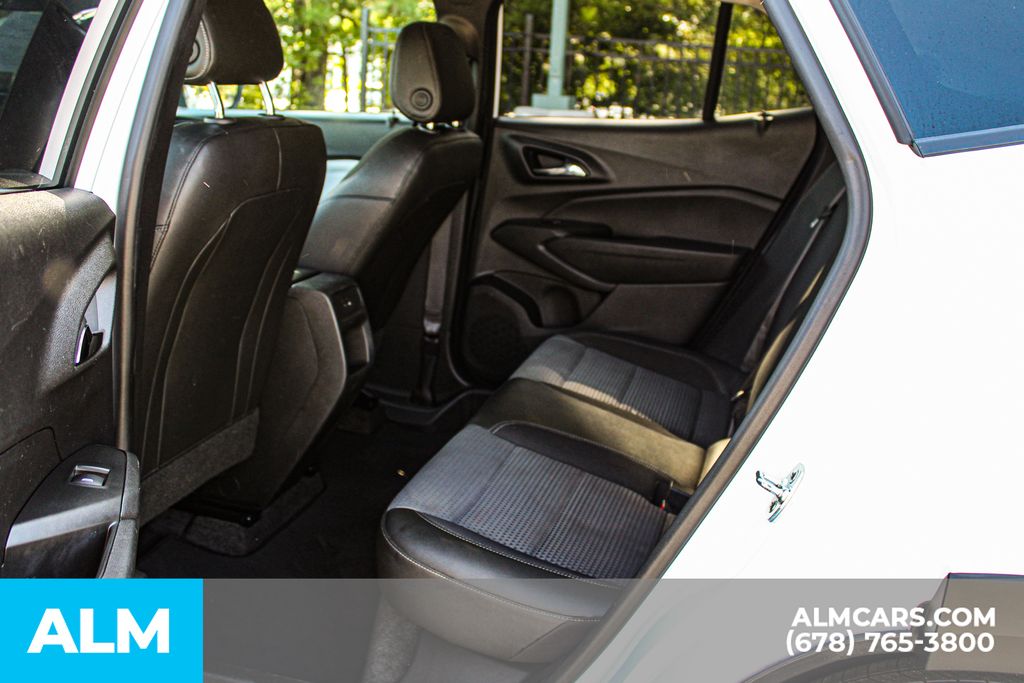 Used 2025 White Chevrolet LT image 17