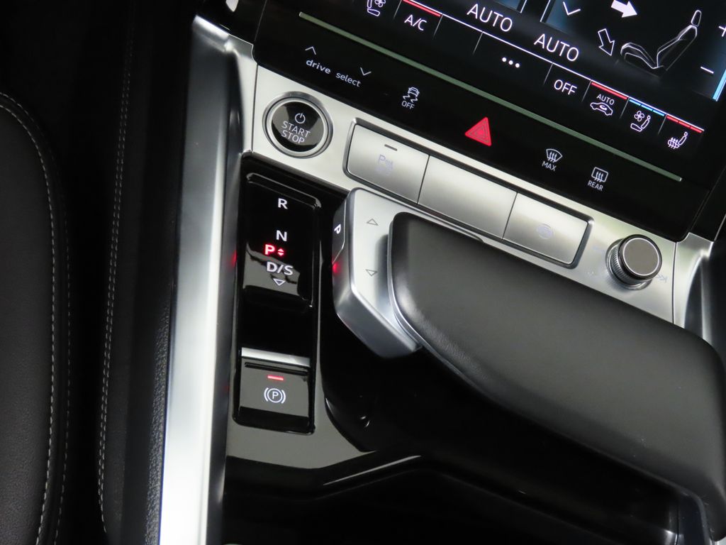 Thumbnail: 2022 Audi e-tron - 22