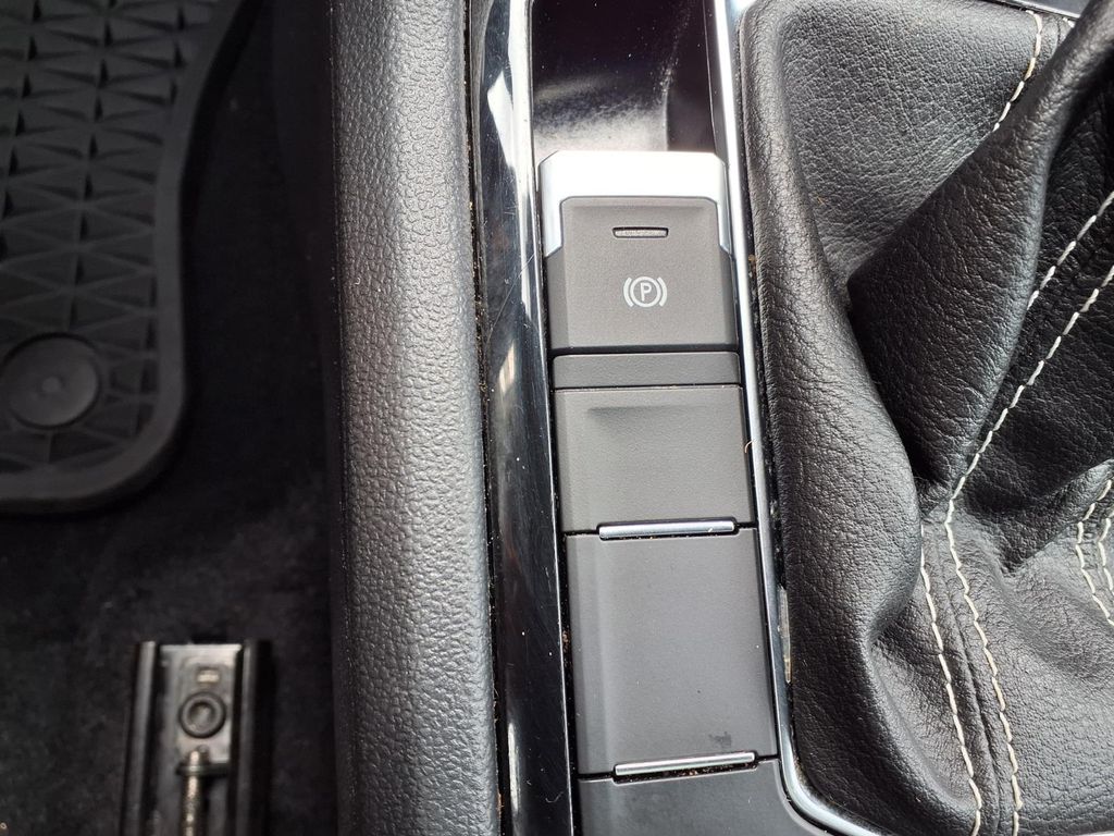 2023 Volkswagen Taos 1.5T SE White at DeMontrond Auto Country