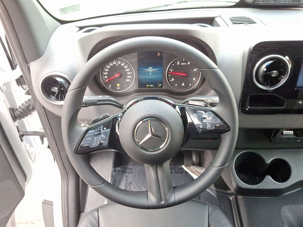 2025 Mercedes-Benz Sprinter 2500 8