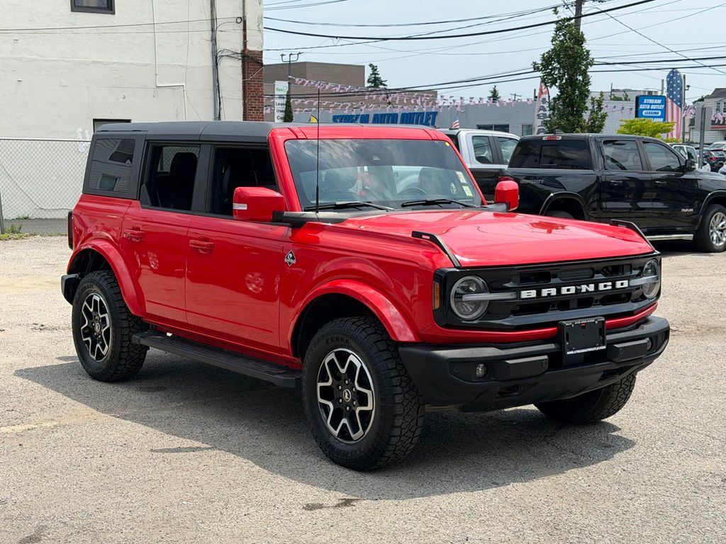 2023 Ford Bronco Outer Banks 4x4's photo