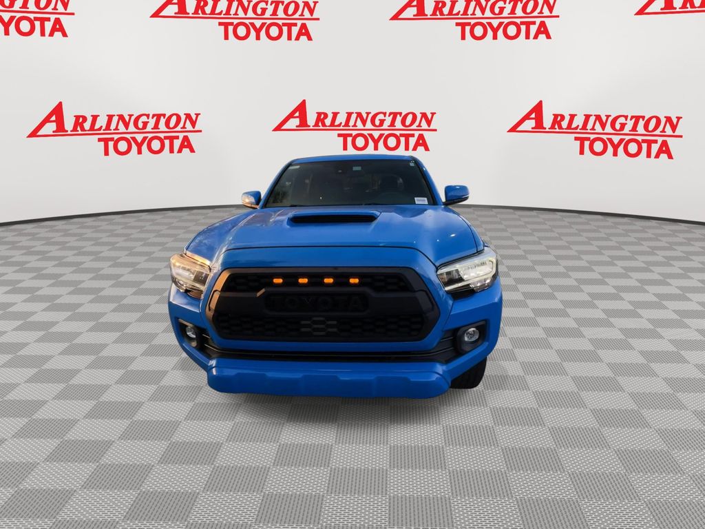 View vehicle photo 4