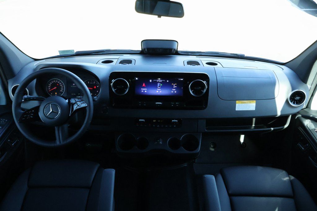 Thumbnail: 2025 Mercedes-Benz Sprinter - 4