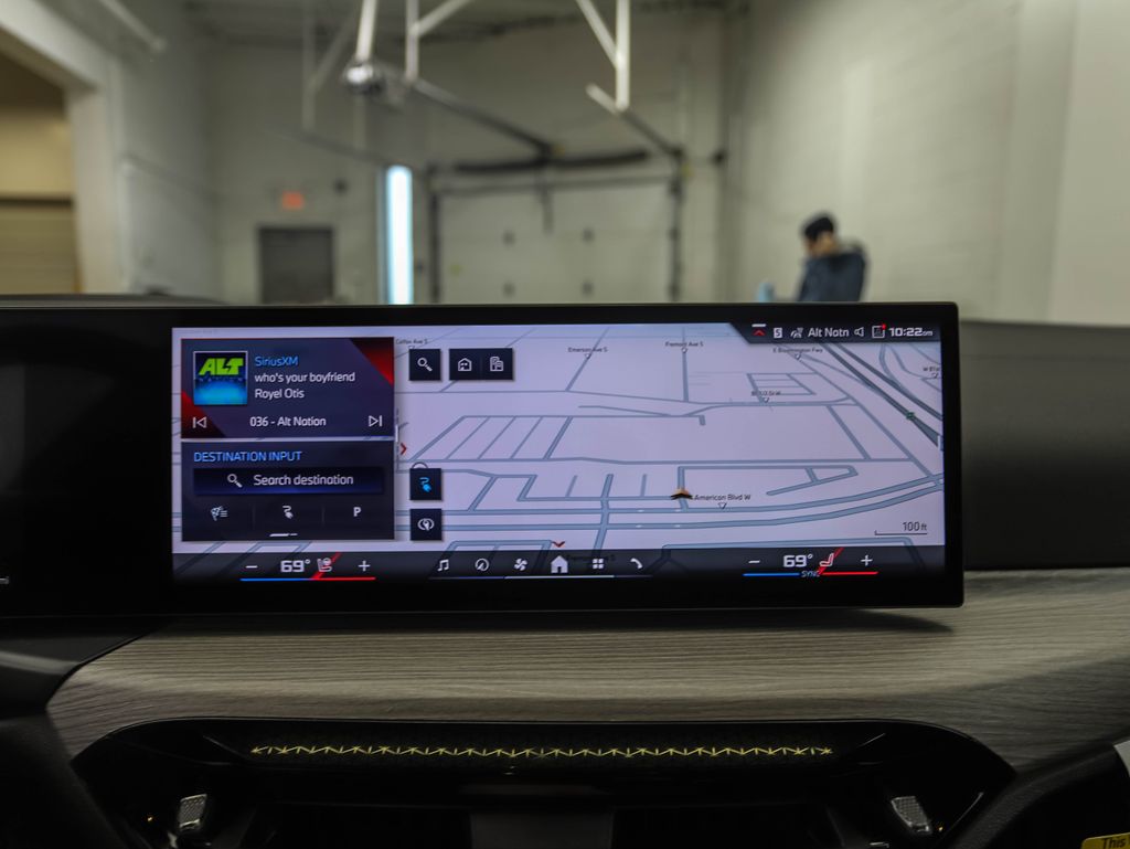 Thumbnail: 2025 BMW i4 - 15