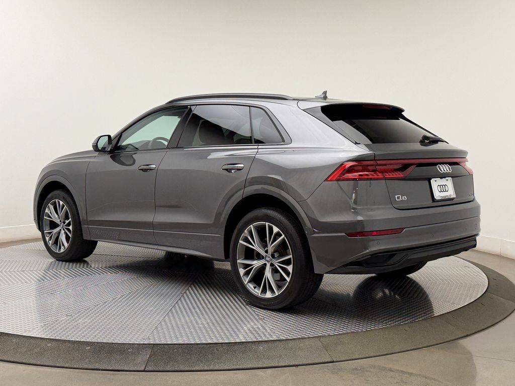 Thumbnail: 2020 Audi Q8 - 6