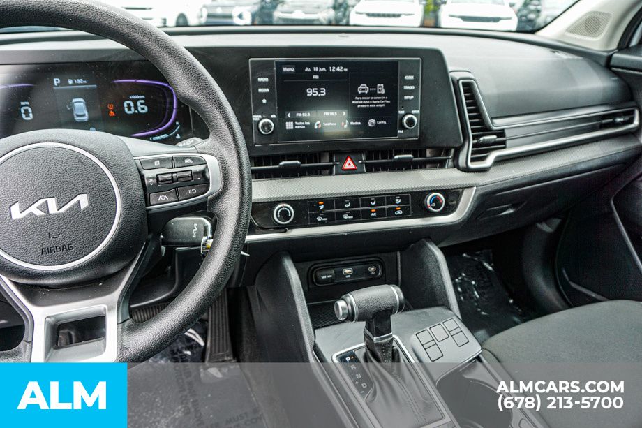 Used 2025 White Kia LX image 32
