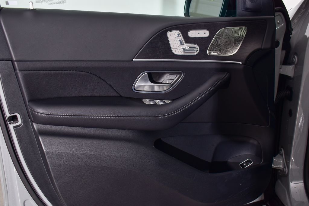 Thumbnail: 2025 Mercedes-Benz GLS - 10