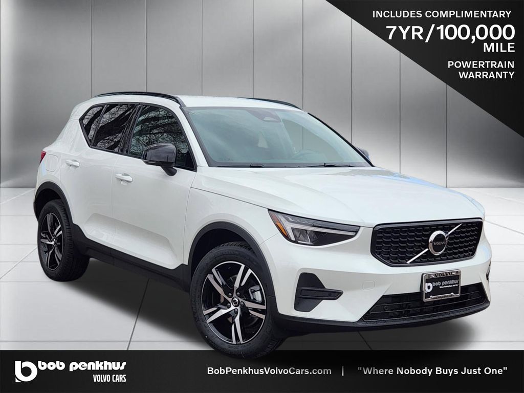 2026 Volvo XC40 B5 Core