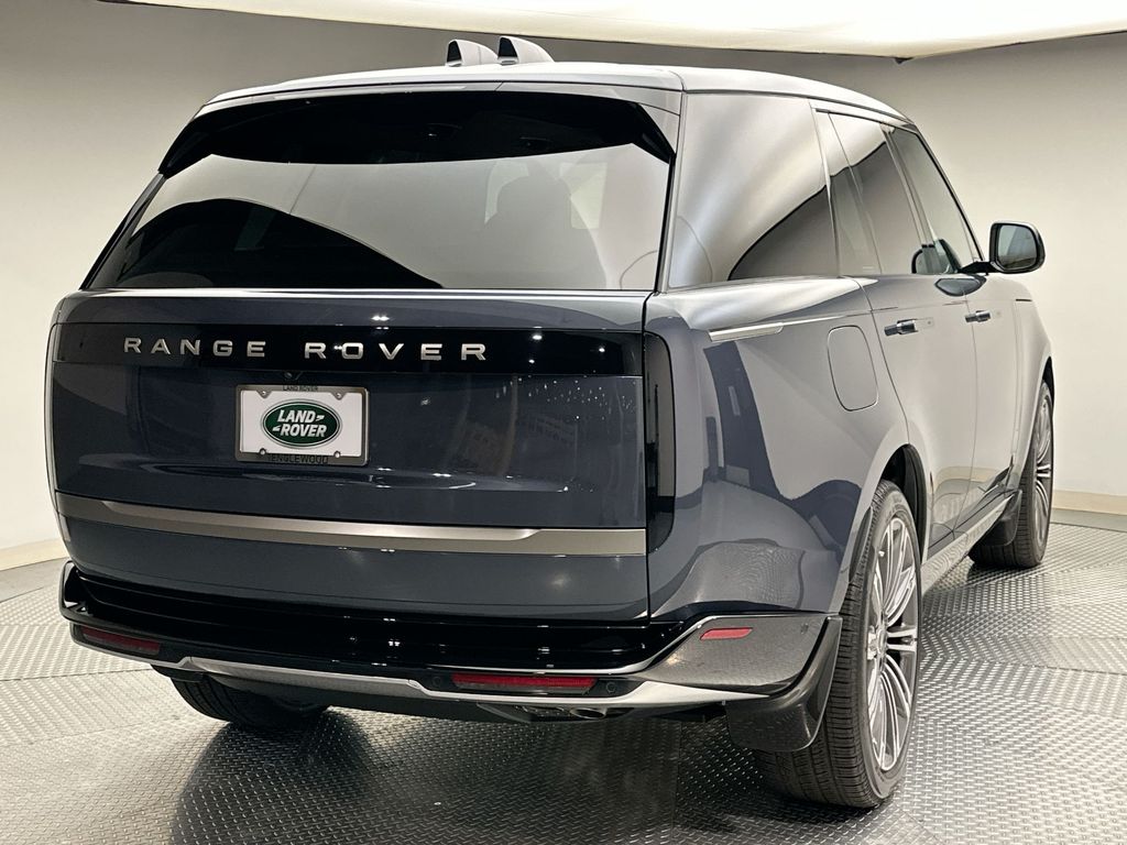 2025 Land Rover Range Rover SE 3
