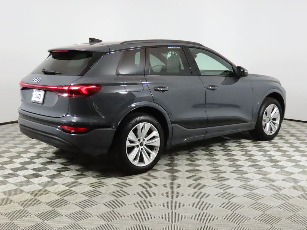 Thumbnail: 2025 Audi Q6 e-tron - 5