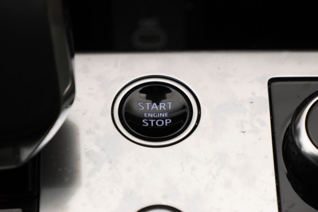 Thumbnail: 2023 Land Rover Range Rover - 25