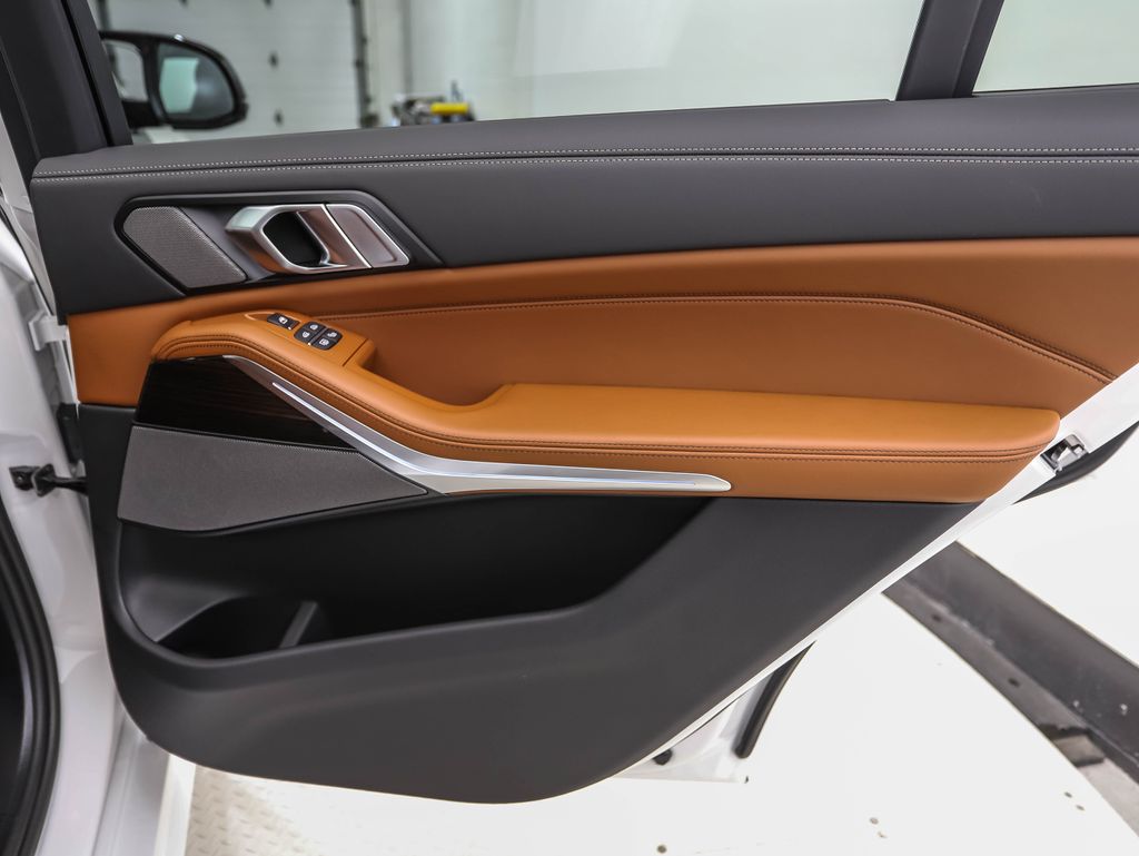Thumbnail: 2026 BMW X7 - 31