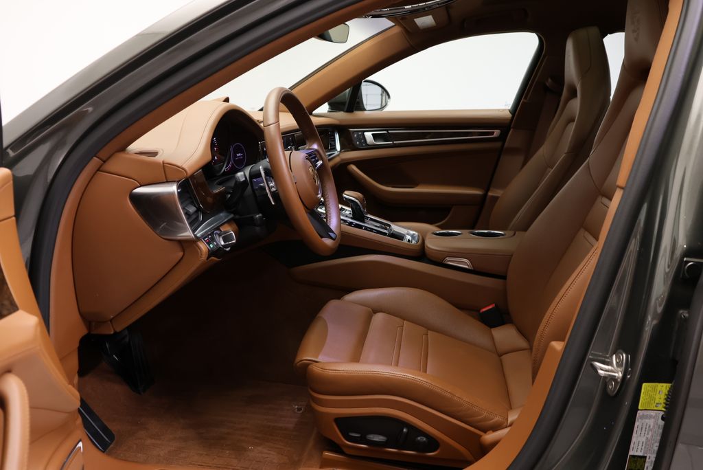 Thumbnail: 2022 Porsche Panamera - 28