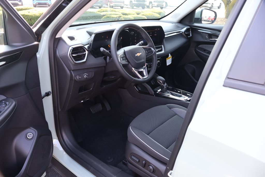 Thumbnail: 2026 Chevrolet TrailBlazer - 13
