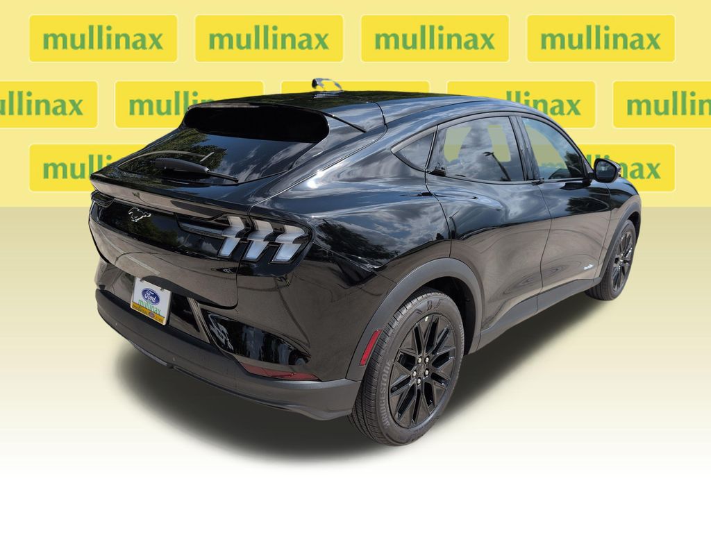 New 2026 Black Ford Select image 3