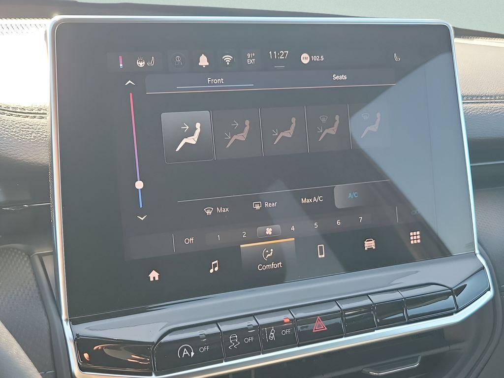 New 2026 Black Jeep Latitude image 32