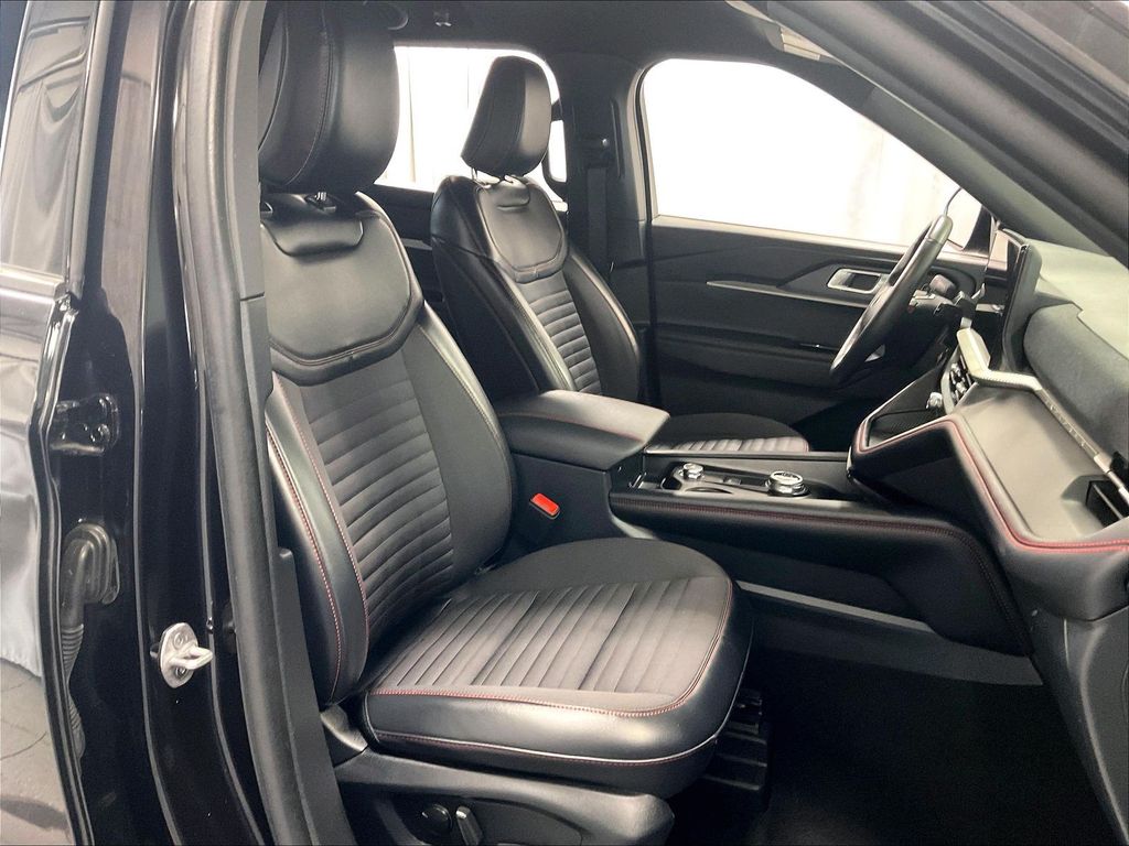 2025 Ford Explorer — photo 11