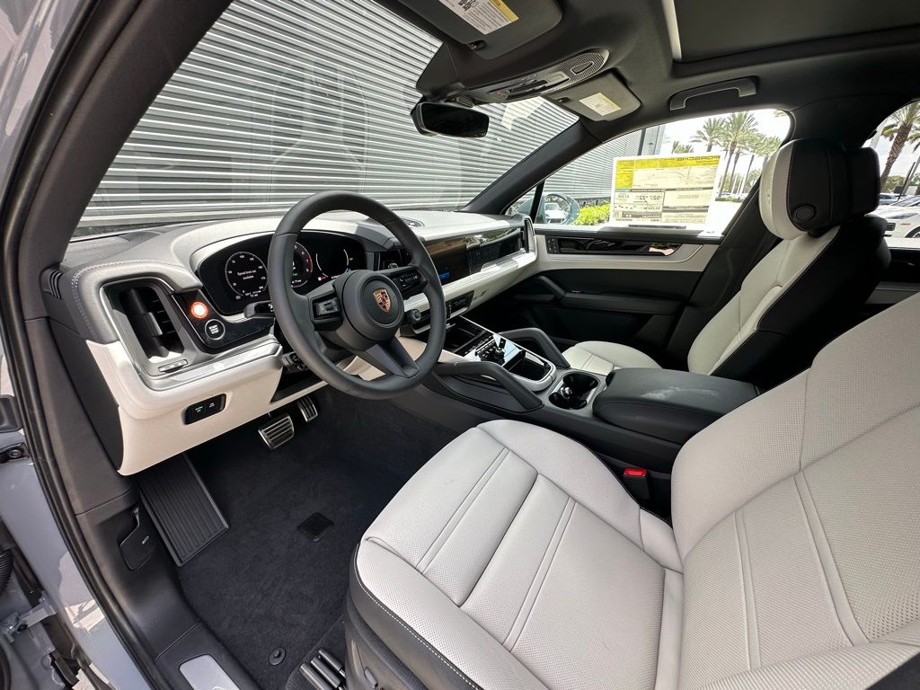 Thumbnail: 2025 Porsche Cayenne - 4