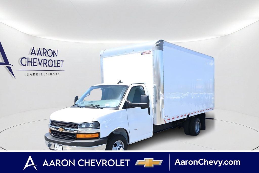 Summit White 2026 Chevrolet Express Chassis Van Rear-Wheel Drive 8-Speed Automatic