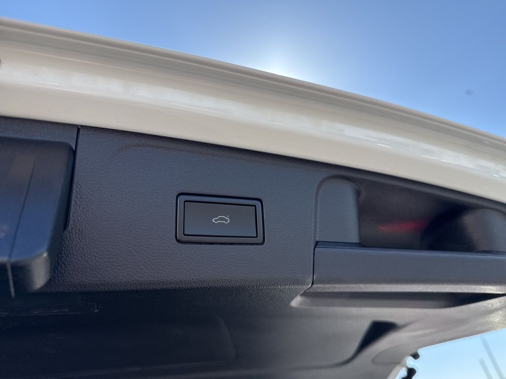 2025 Volkswagen Atlas 2.0T SE w/Technology White at Subaru and VW of Moon Township