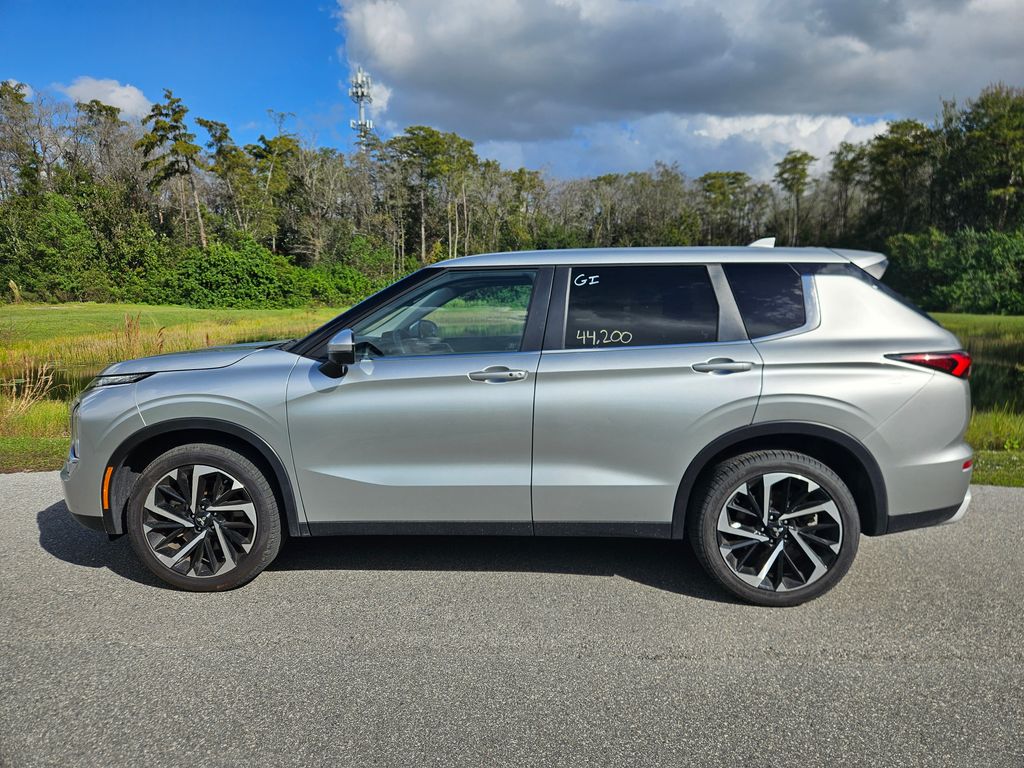 Thumbnail: 2024 Mitsubishi Outlander - 2
