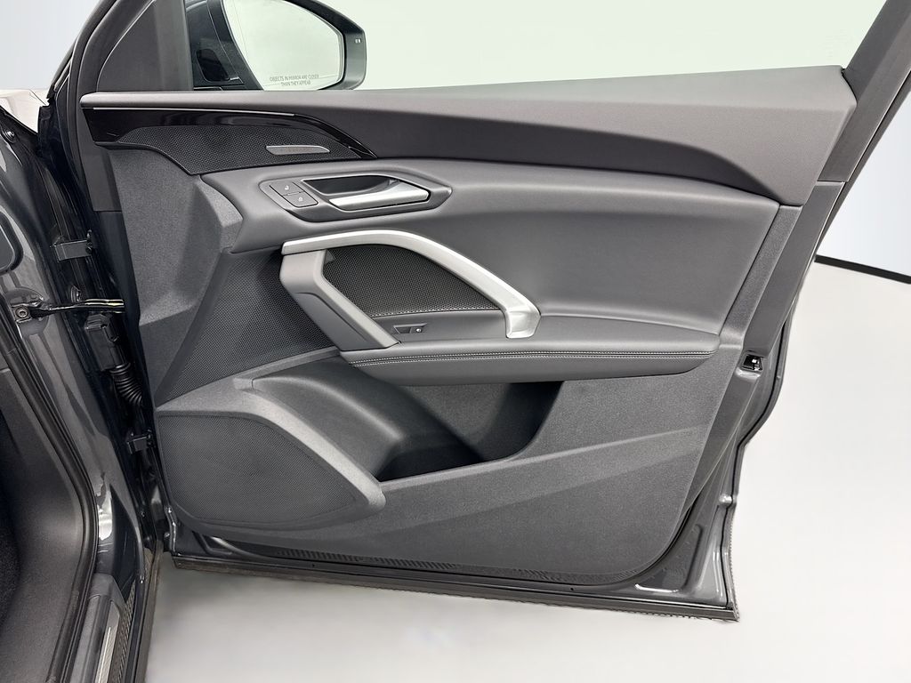 Thumbnail: 2025 Audi Q5 - 25