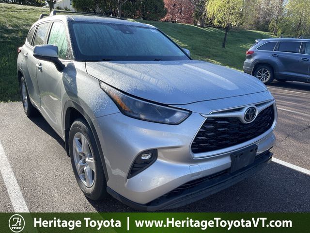 Celestial Silver Metallic 2022 Toyota Highlander LE AWD SUV / Crossover All-Wheel Drive 8-Speed Automatic