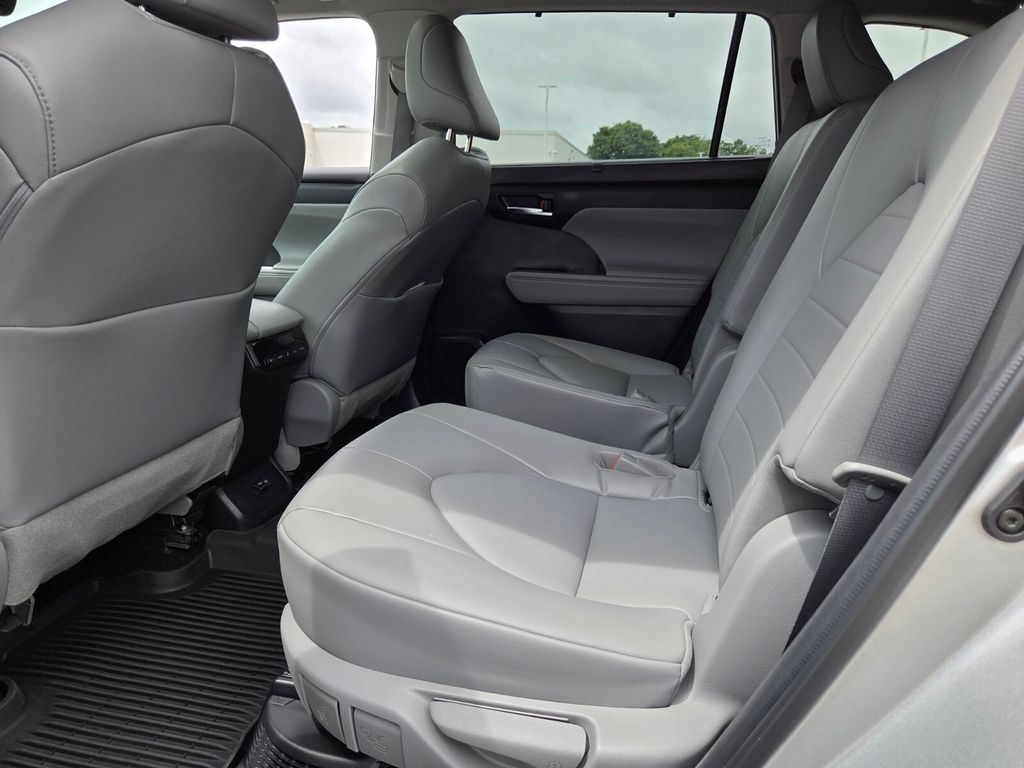Used 2022 Toyota Highlander Hybrid SUV