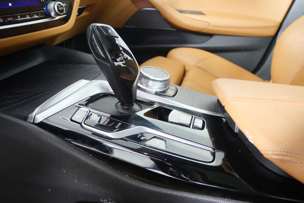 Thumbnail: 2021 BMW 5 Series - 22