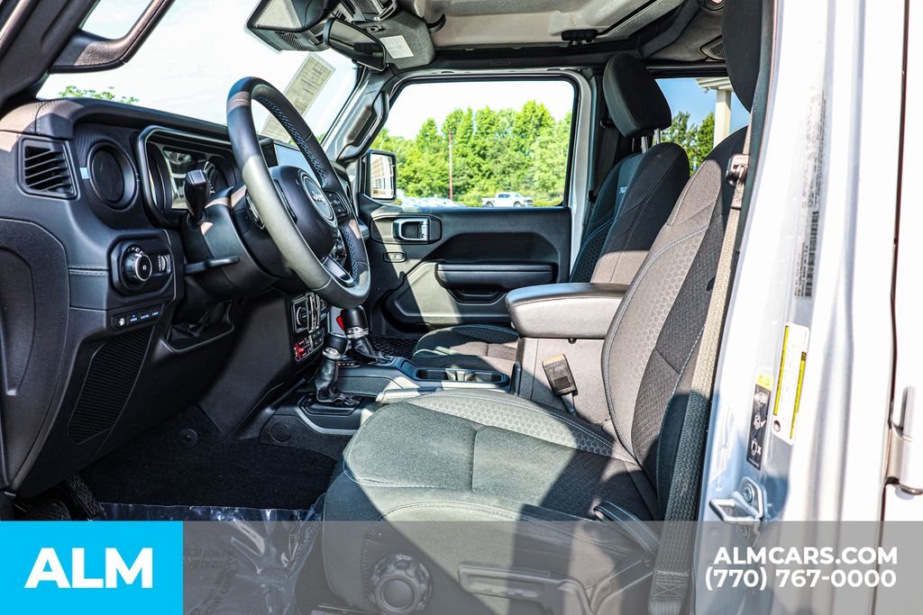 Used 2024 Silver Jeep Rubicon 4xe image 18