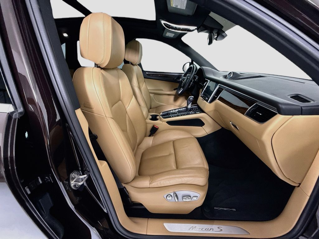 Thumbnail: 2018 Porsche Macan - 20