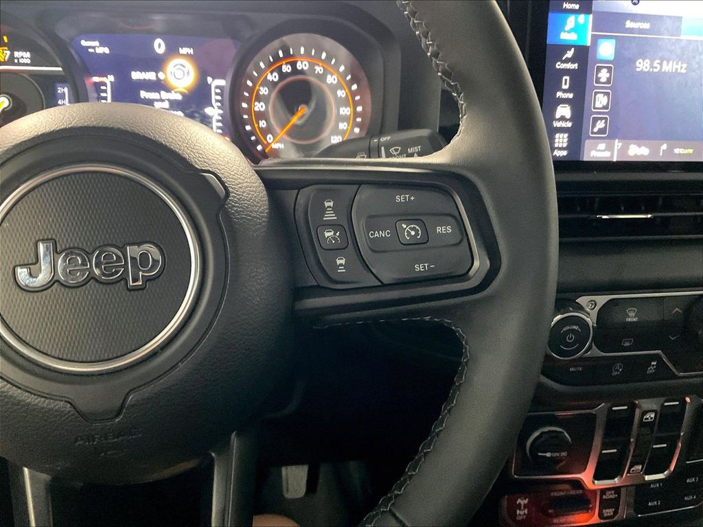 2026 Jeep Gladiator — photo 22