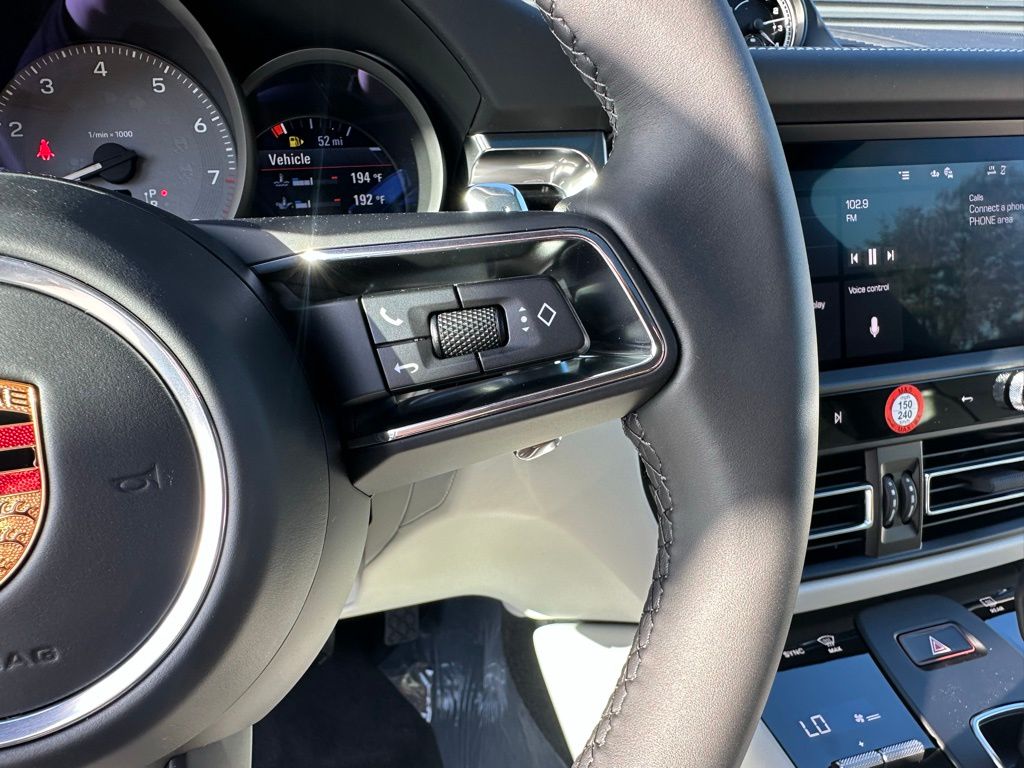 Thumbnail: 2026 Porsche Macan - 18