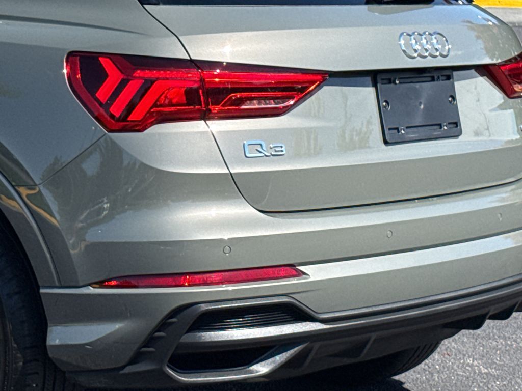 Thumbnail: 2023 Audi Q3 - 9
