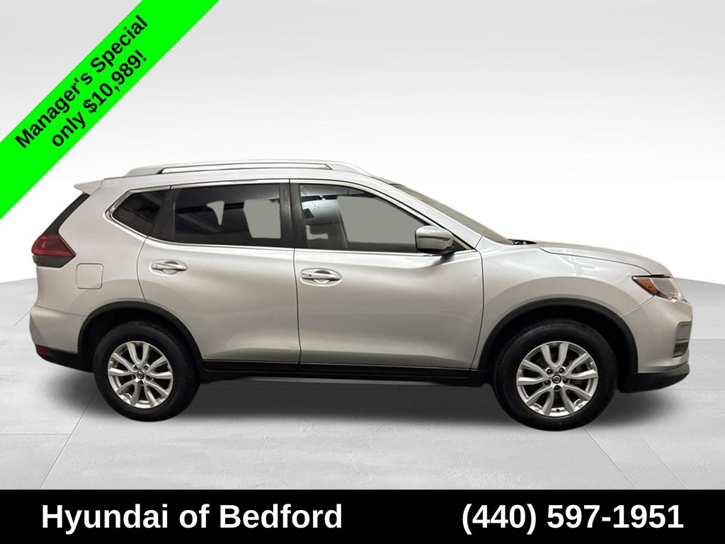 2019 Nissan Rogue SV - Image 4