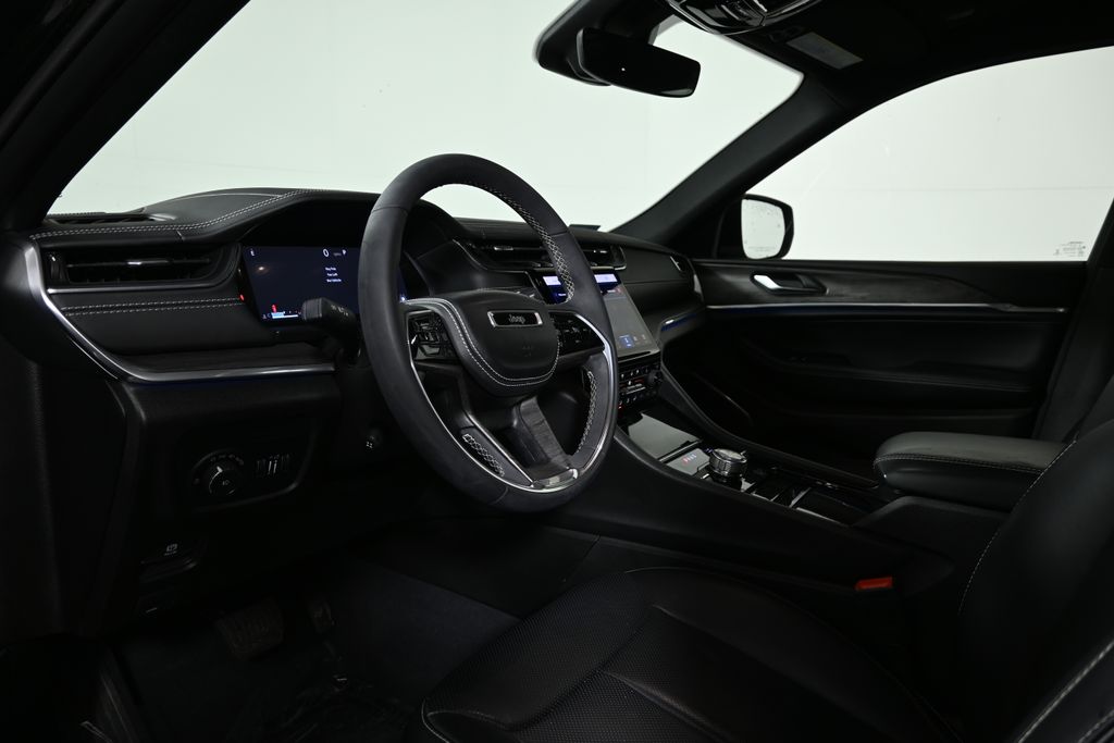 Thumbnail: 2023 Jeep Grand Cherokee - 16