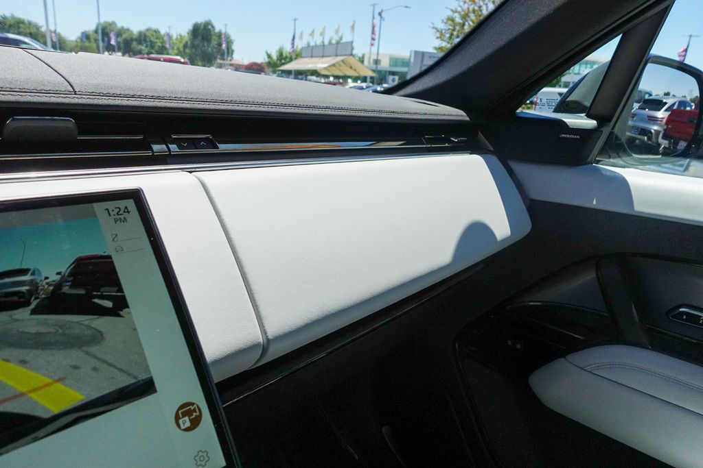 Used 2023 Blue Land Rover SE image 26