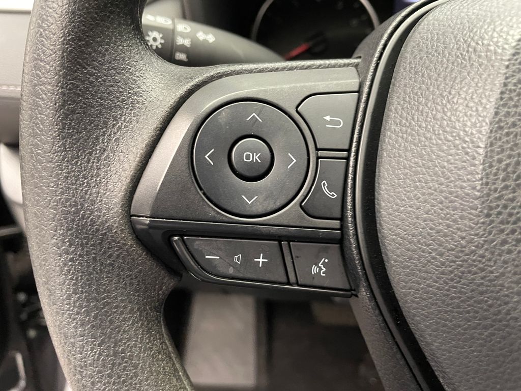 Thumbnail: 2022 Toyota RAV4 - 21