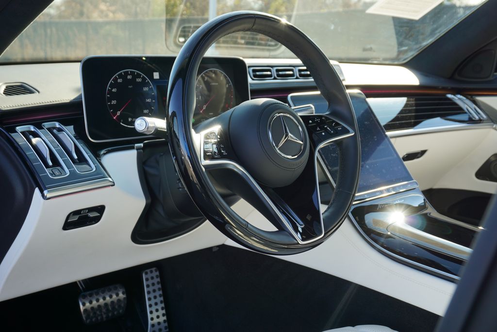Thumbnail: 2023 Mercedes-Benz S-Class - 10