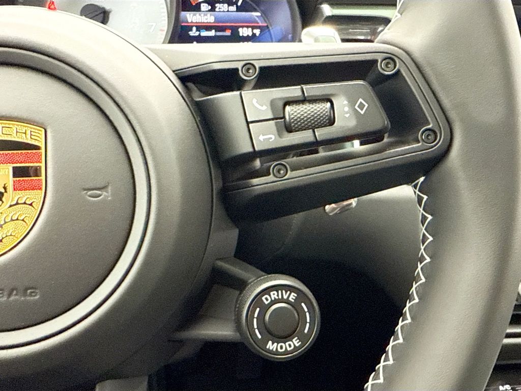 Thumbnail: 2026 Porsche Macan - 15