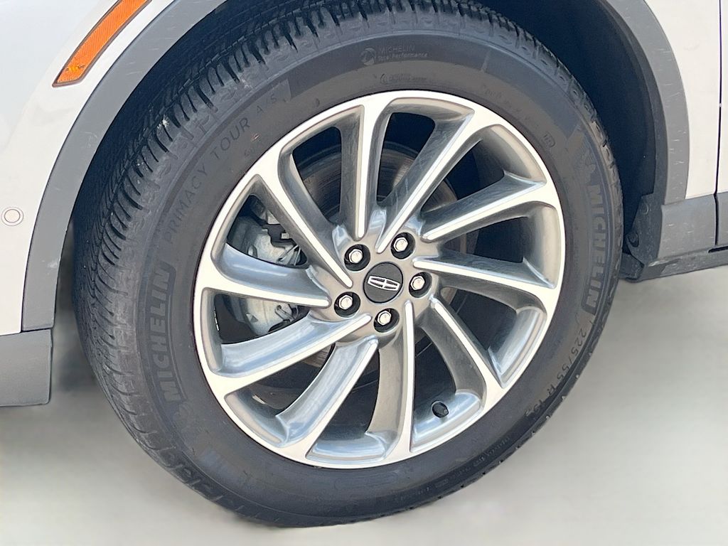 Used 2024 White Lincoln Premiere image 33