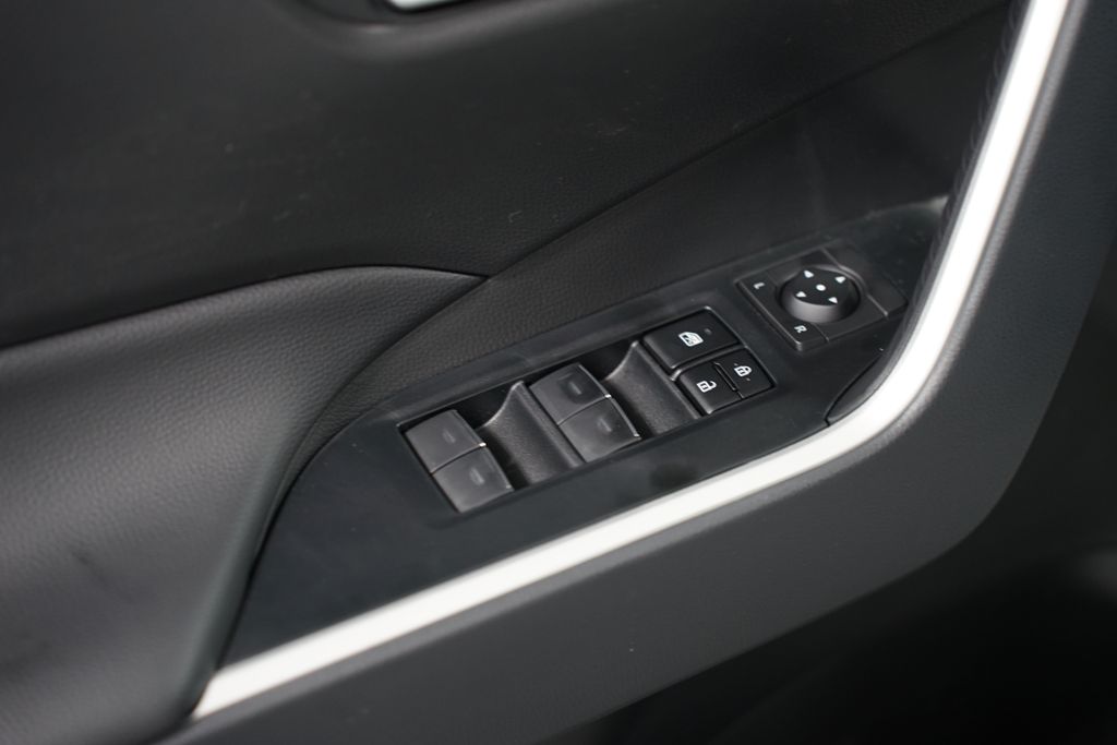 2025 Toyota RAV4 XLE 31