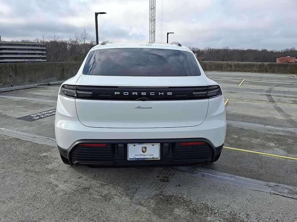 Thumbnail: 2025 Porsche Macan - 5
