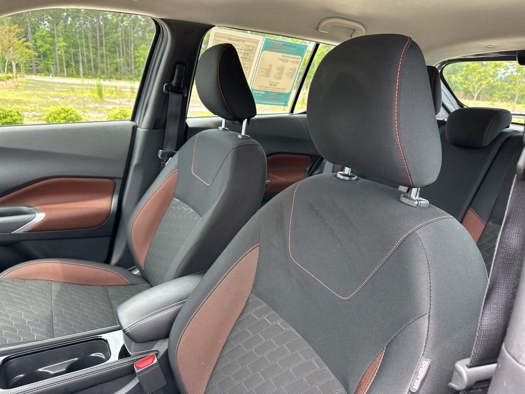 2023 Boulder Gray Pearl Nissan Kicks SR FWD SUV
