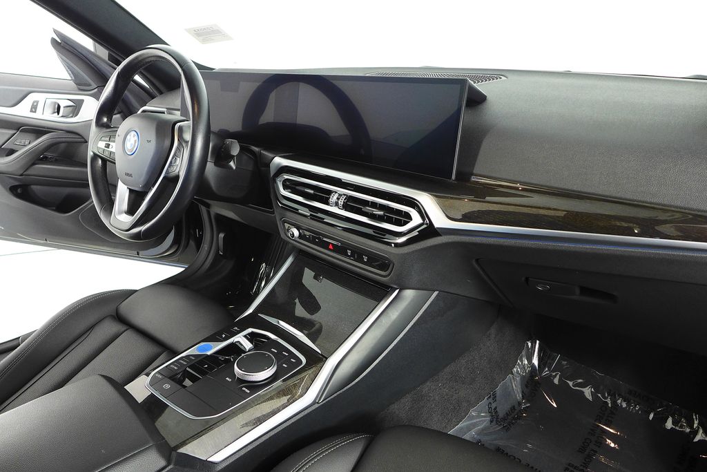 Thumbnail: 2023 BMW i4 - 13