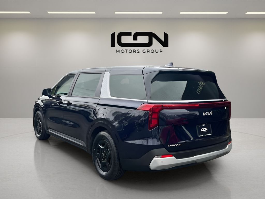 Used 2025 Kia Carnival Van