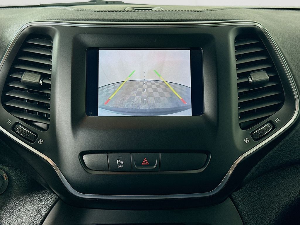 Thumbnail: 2019 Jeep Cherokee - 13